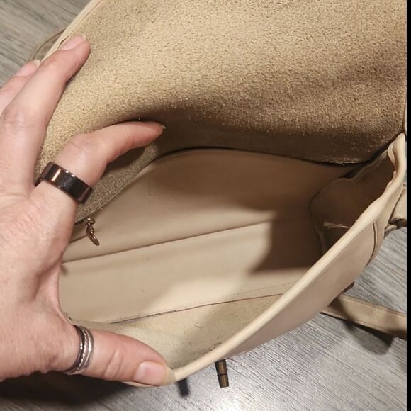 RARE Vintage Ivory Coach Devon Leather Turnlock Crossbody Bag - Picture 8 of 12